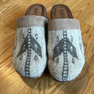 BORN Brady Heritage Clogs Women’s Size 9